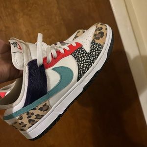 Safari low dunks size 9